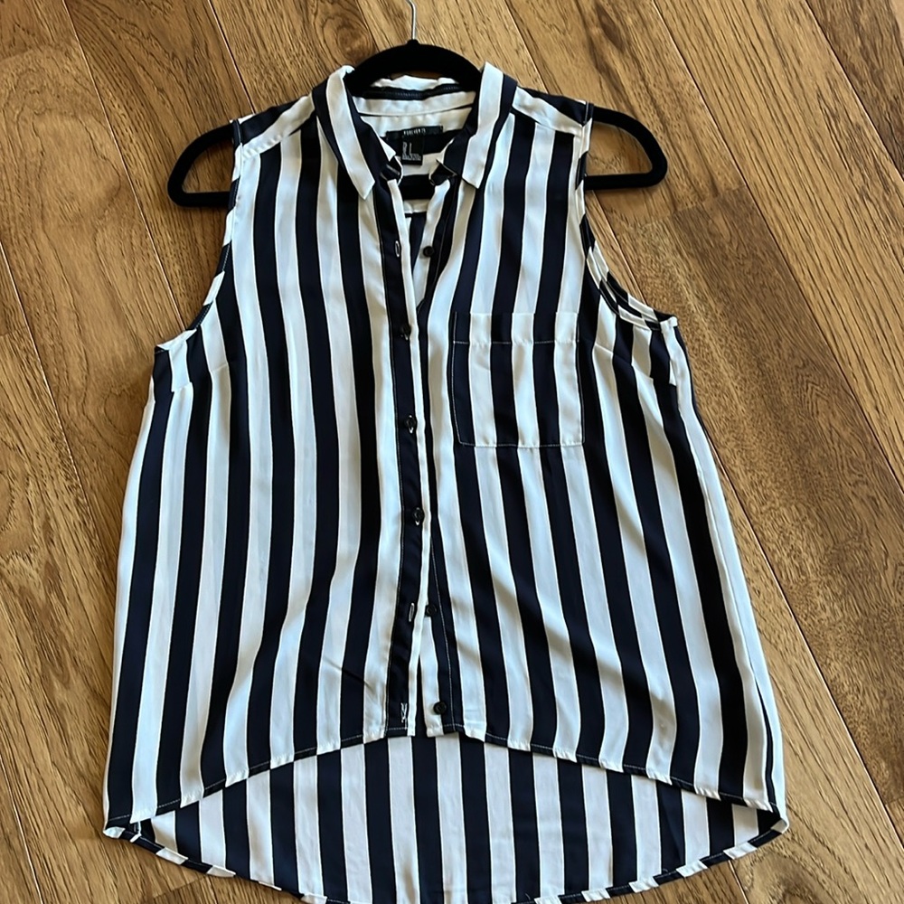 Black and cream/white striped sleeveless button down collared top size small